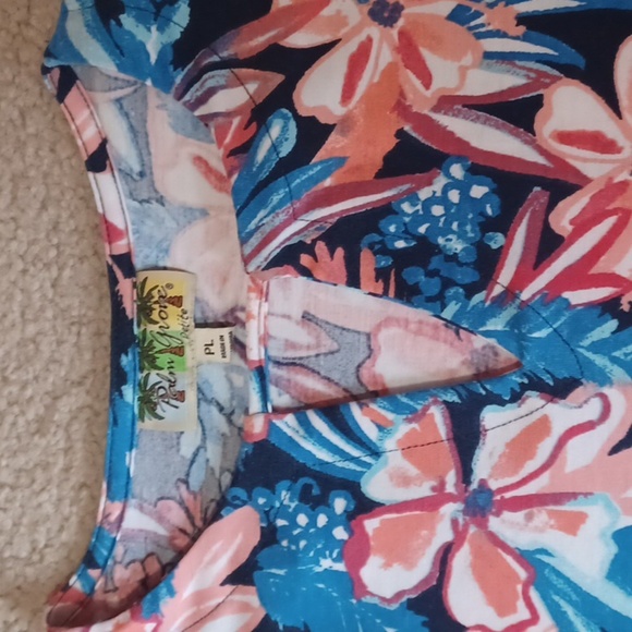 Palm Grove Petite Bell Sleeve Top - Picture 4 of 11